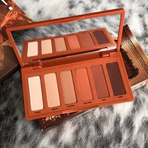 Urban Decay Makeup - Urban Decay Naked Petite Heat Eye Palette Urban Decay Makeup - Urban Decay Naked Petite Heat Eye Palette